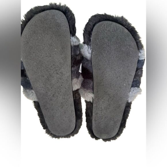 NWOT Aerie Furry slides Size 7 all season fun slippers - Picture 2 of 3
